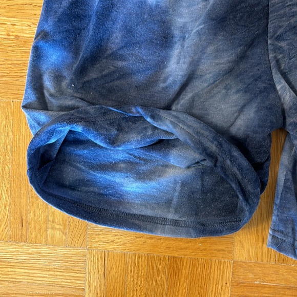 Tie-dye long shorts with butterfly detail - Picture 6 of 6